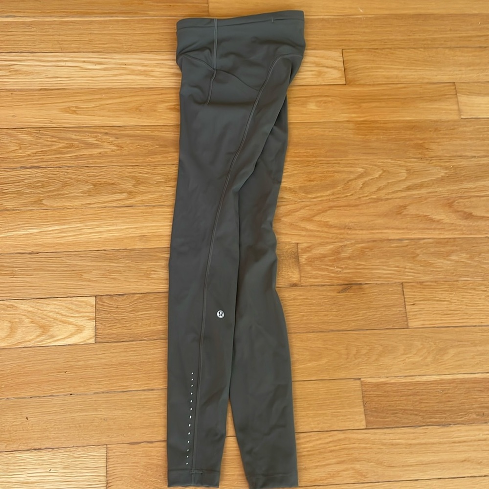 Lululemon compression reflective pockets green leggings. Really small size 2